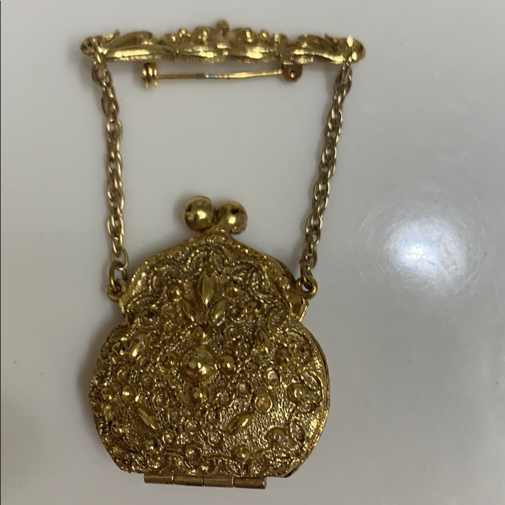 Brooch, gold toned, shaped like a purse, it opens.